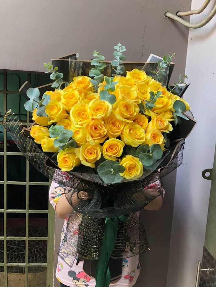 Hoa hồng vàng chúc mừng